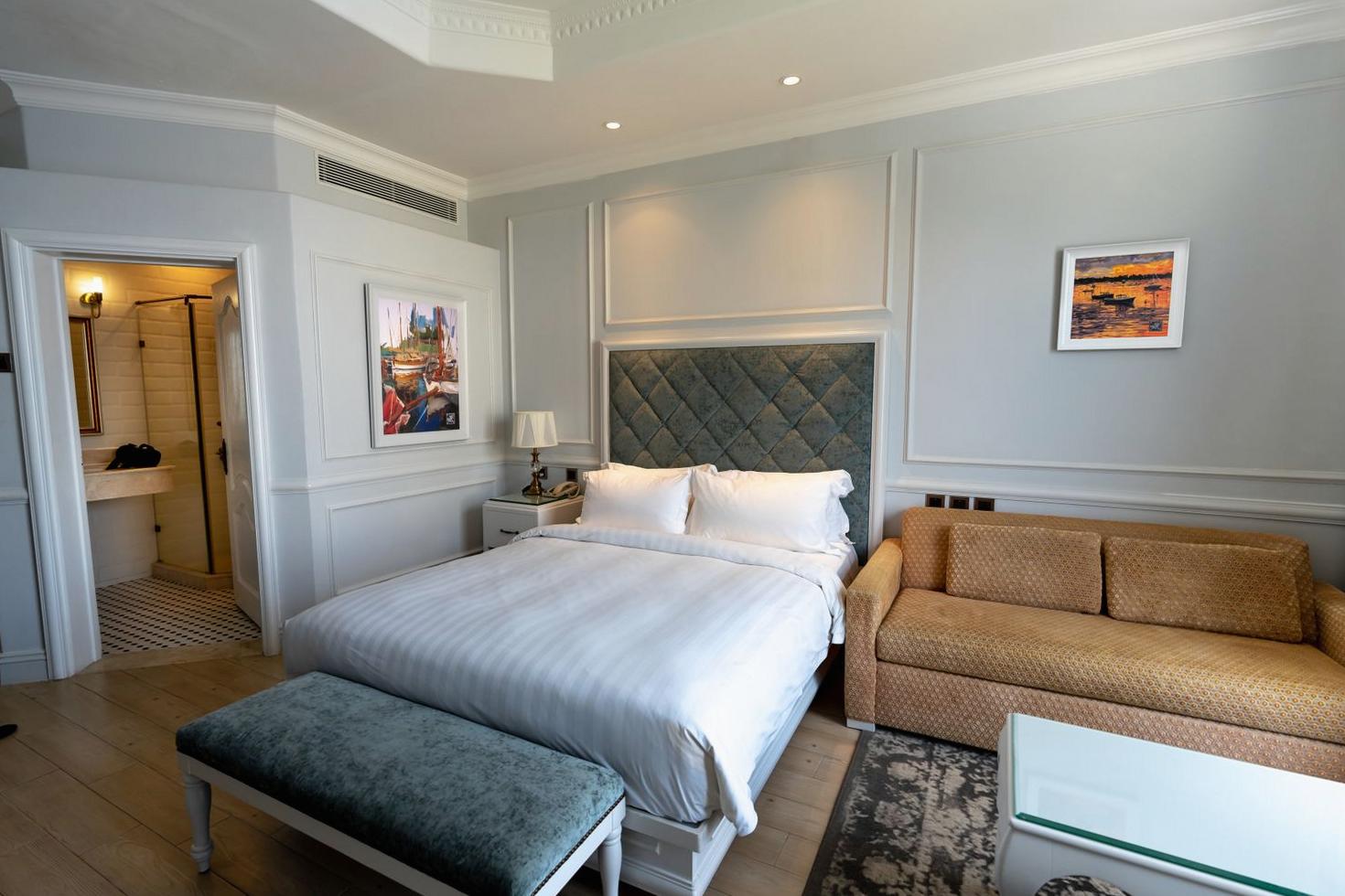Deluxe Urban Suite